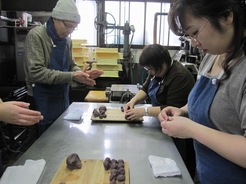 平野屋ミニツアー[古都の和菓子手作り体験]♪