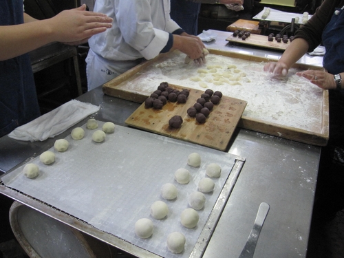 平野屋ミニツアー[古都の和菓子手作り体験]♪