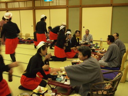 慰安旅行で別館も大騒ぎ♪