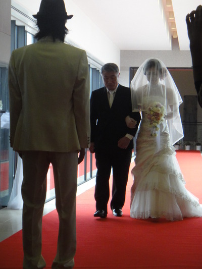 【美術館で結婚式。】～背中～