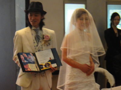 美術館で結婚式。