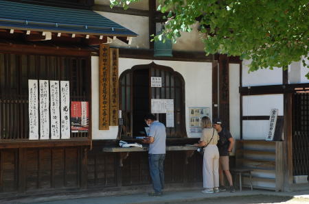 小春日和の境内