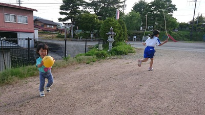 食後の外遊び