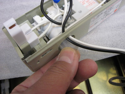 点灯管のしまり具合の確認
