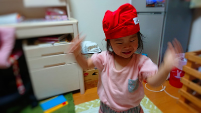 姉ちゃんの帽子を奪って装着！