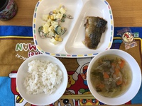 11月26日＊給食　今日のポテトサラダは噛めるサラダです♪ 2019/11/26 16:54:55