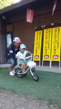 自転車に・・・