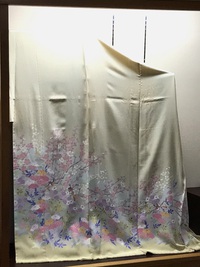 「加賀友禅色留袖」～店内のウインドウ～