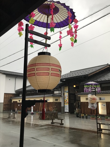 「あいにく雨のお祭り」