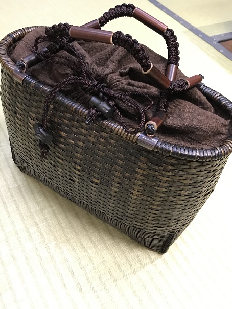 「実は草履だけじゃない」～明日草履展です～