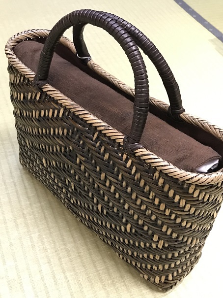 「実は草履だけじゃない」～明日草履展です～