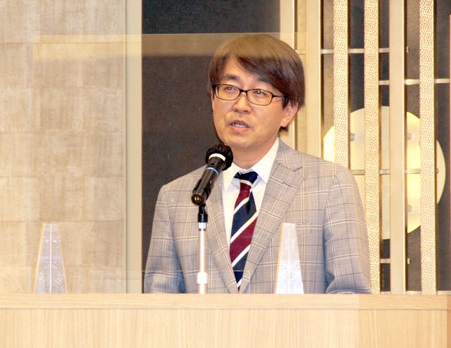 「センスのいい扇子展示してます」