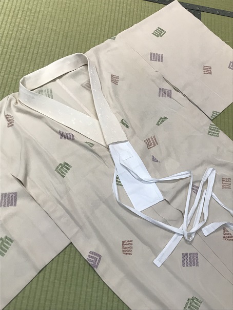 「昨日の続き」～長襦袢のファスナー衿加工～