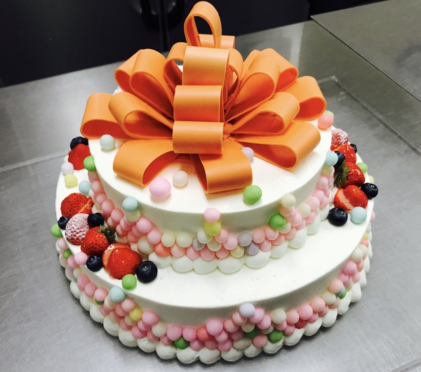 17年8月26日ウェディングケーキ ネームプレート付前 洋菓子工房kawamura