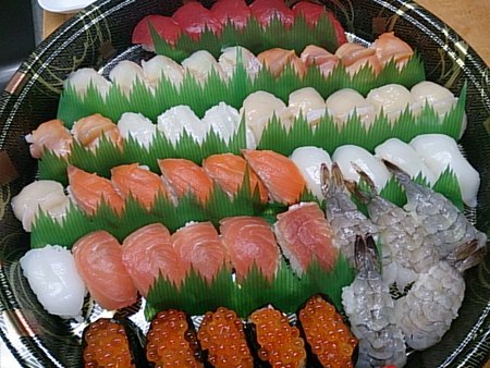 オードブルに握りにお刺身のご注文です！