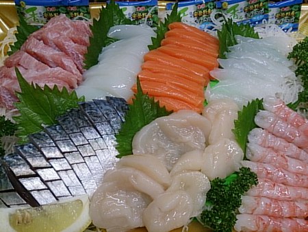 弁当にオードブルに刺身、握りと今日も盛りだくさん！