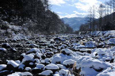 今日の秋神川【雪積もる】