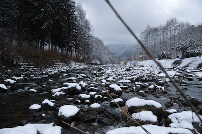 今日の秋神川【ふた雪】