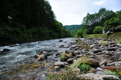 今日の秋神川【川石転がる】