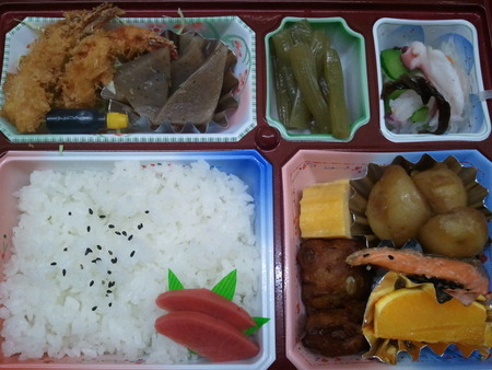 今日ご注文いただいたお刺身、そしてお弁当♪