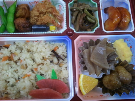 弁当の注文で朝から大忙し！