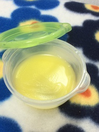 気になる乾燥にはみつろうクリーム