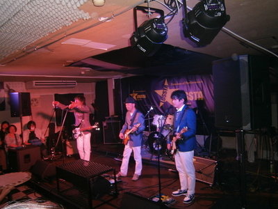 ワールドカップ便乗ライブ