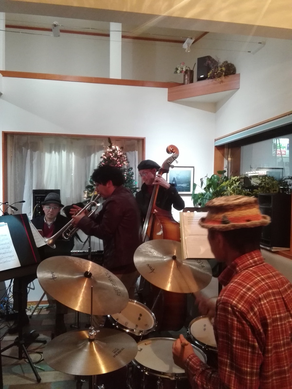 SESENTA ☕ にてjazz live   でしたあ