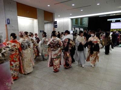 賑わった「令和７年高山地区二十歳のつどい」