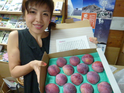 幻のしおやもも、贈答用白桃、入荷しました～！