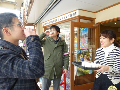 只今、トマトジュース試飲会開催中♪