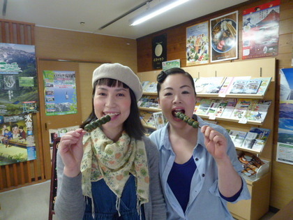 よもぎ五平餅・よもぎみたらしだんご店頭販売♪