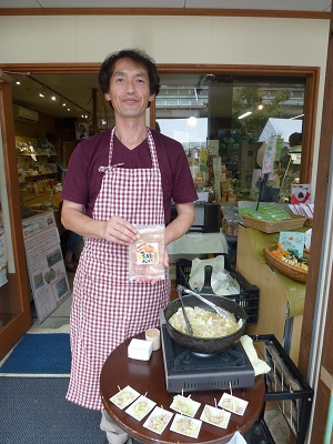 味まつりにぎわっています(^^♪