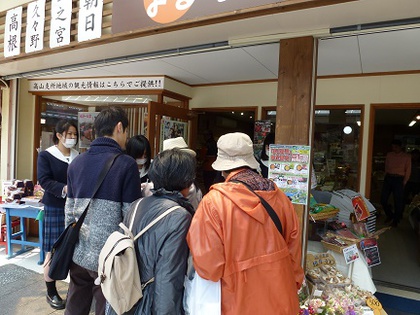 飛騨高山高校生徒さんによる試食会開催中♬