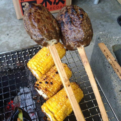 毎年恒例のBBQ。〆はスイカ割り!!