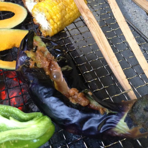 毎年恒例のBBQ。〆はスイカ割り!!