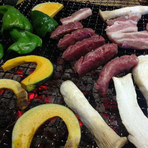 毎年恒例のBBQ。〆はスイカ割り!!