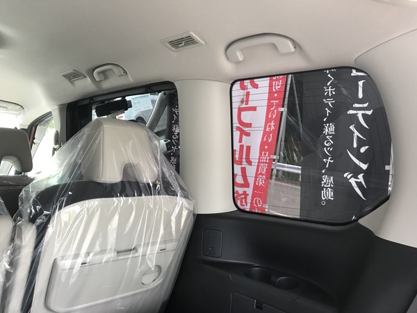 新車時に貼ってもらったけど、見えるんやさ。