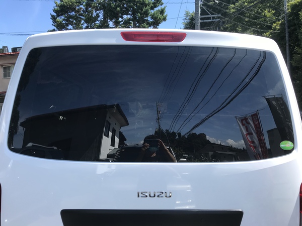 新車時に貼ってもらったけど、見えるんやさ。