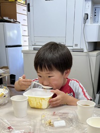 ( *ˊᵕˋ)ﾉˊᵕˋ*) ｴﾗｲｴﾗｲひとりでたべられます 2024/06/13 15:08:52