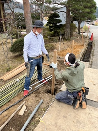 生垣の制作中です 2022/04/21 10:10:44