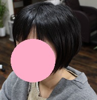 働く女性のショートボブ