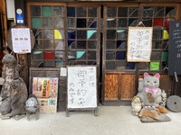 お昼のみの営業です