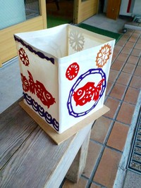 切り紙で、ミニあんどん。