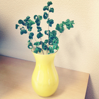 黄色の花瓶で...