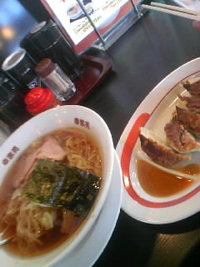 とりあえず腹ごしらえを！
