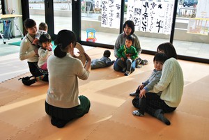 親子のための音脳リトミックでお餅つき♡