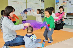 親子のための音脳リトミックでお餅つき♡