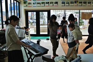 親子のための音脳リトミックでお餅つき♡