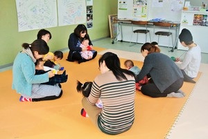 親子のための音脳リトミックでお餅つき♡